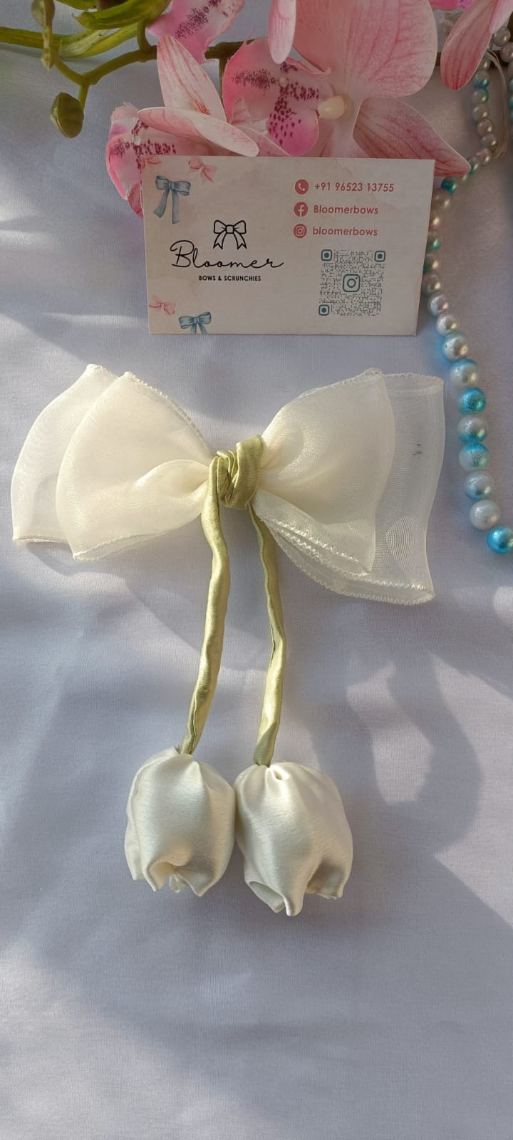 White tulip bow
