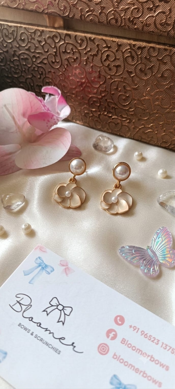 Flower with pear ear rings
