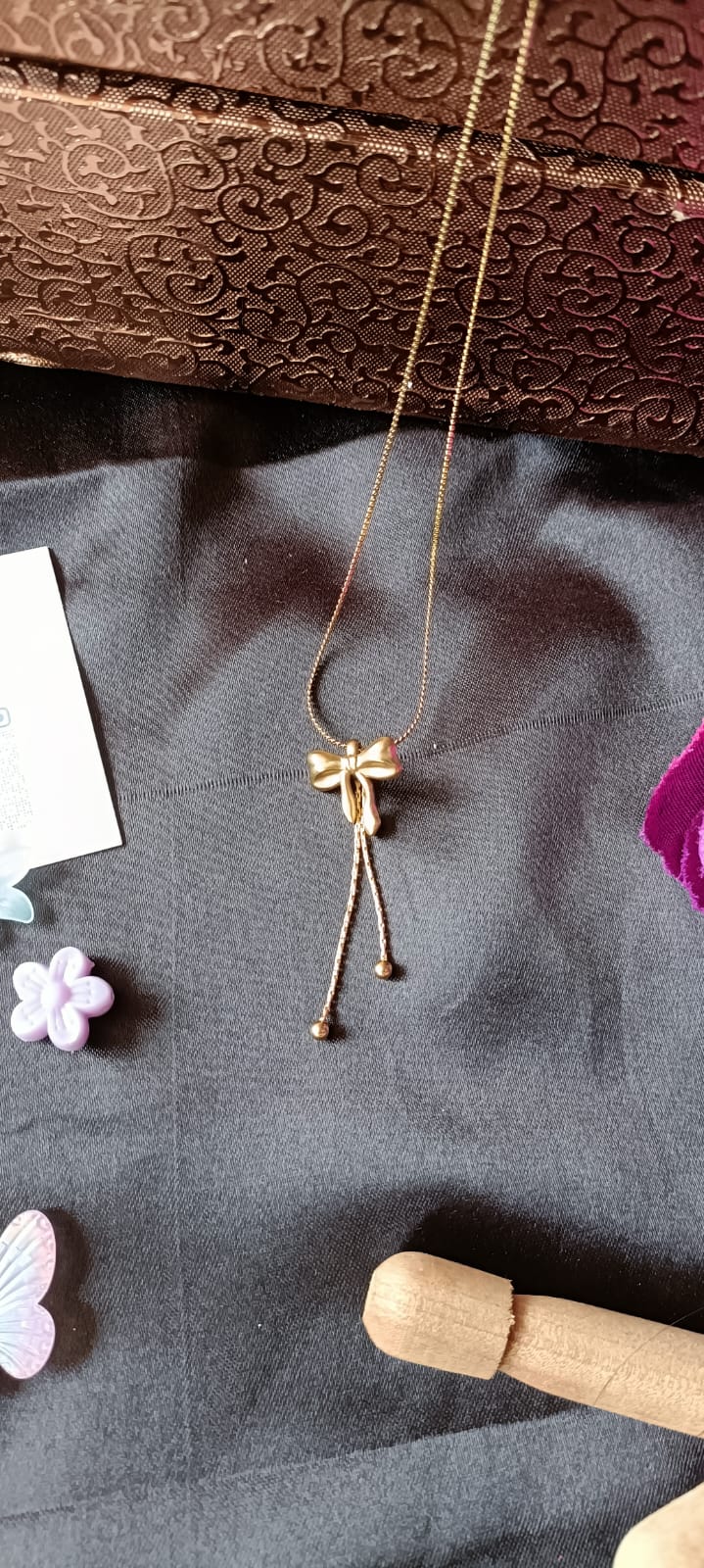 Bow shape knot chain