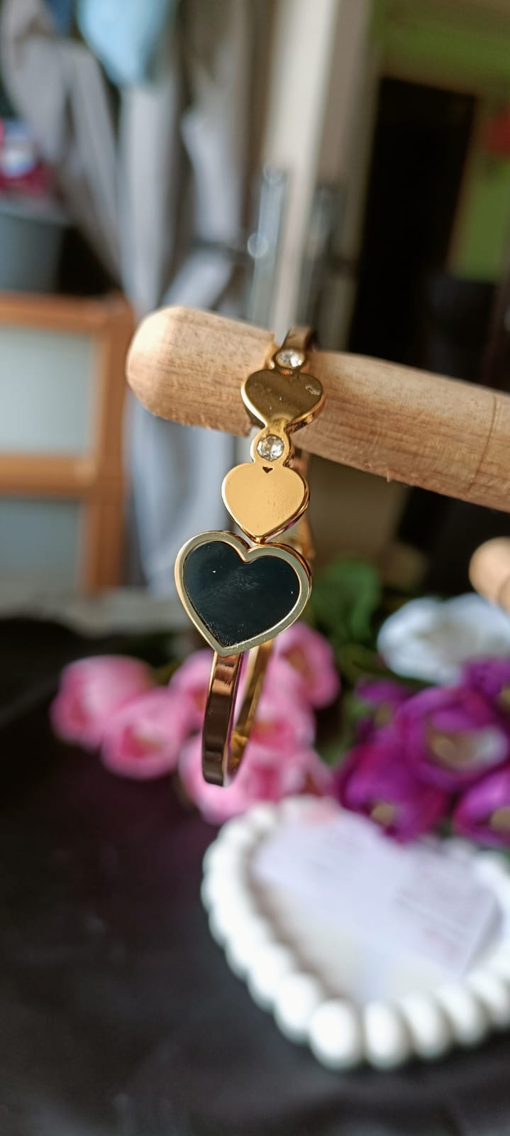 Trendy simple black heart kada