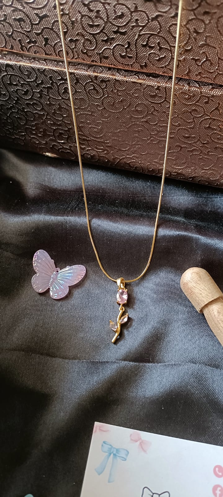 Baby pink tulip neck chain