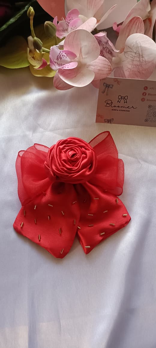 Red rose bow