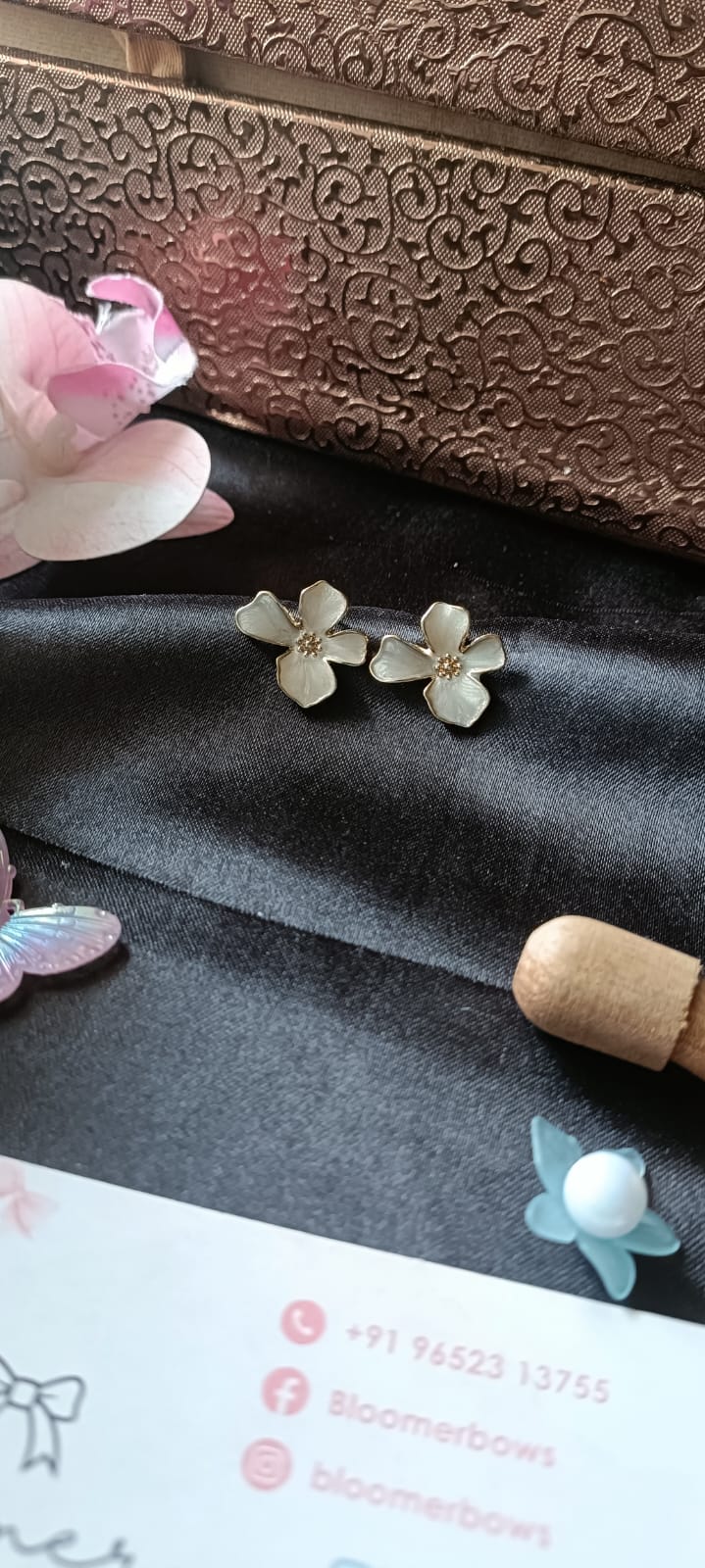 Beautiful white petals earrings