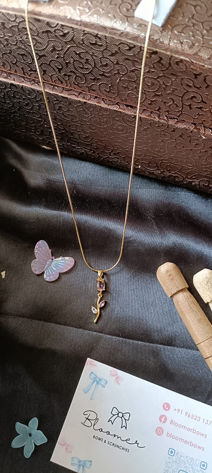 Pink tulip neck chain