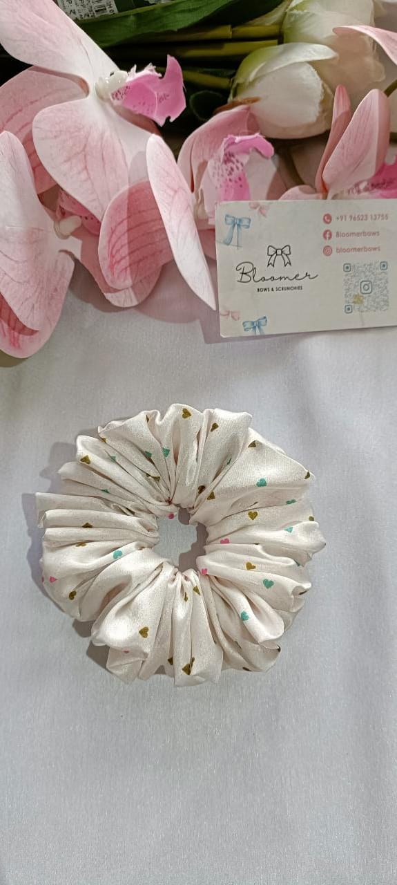 Little heart white printed scrunchy