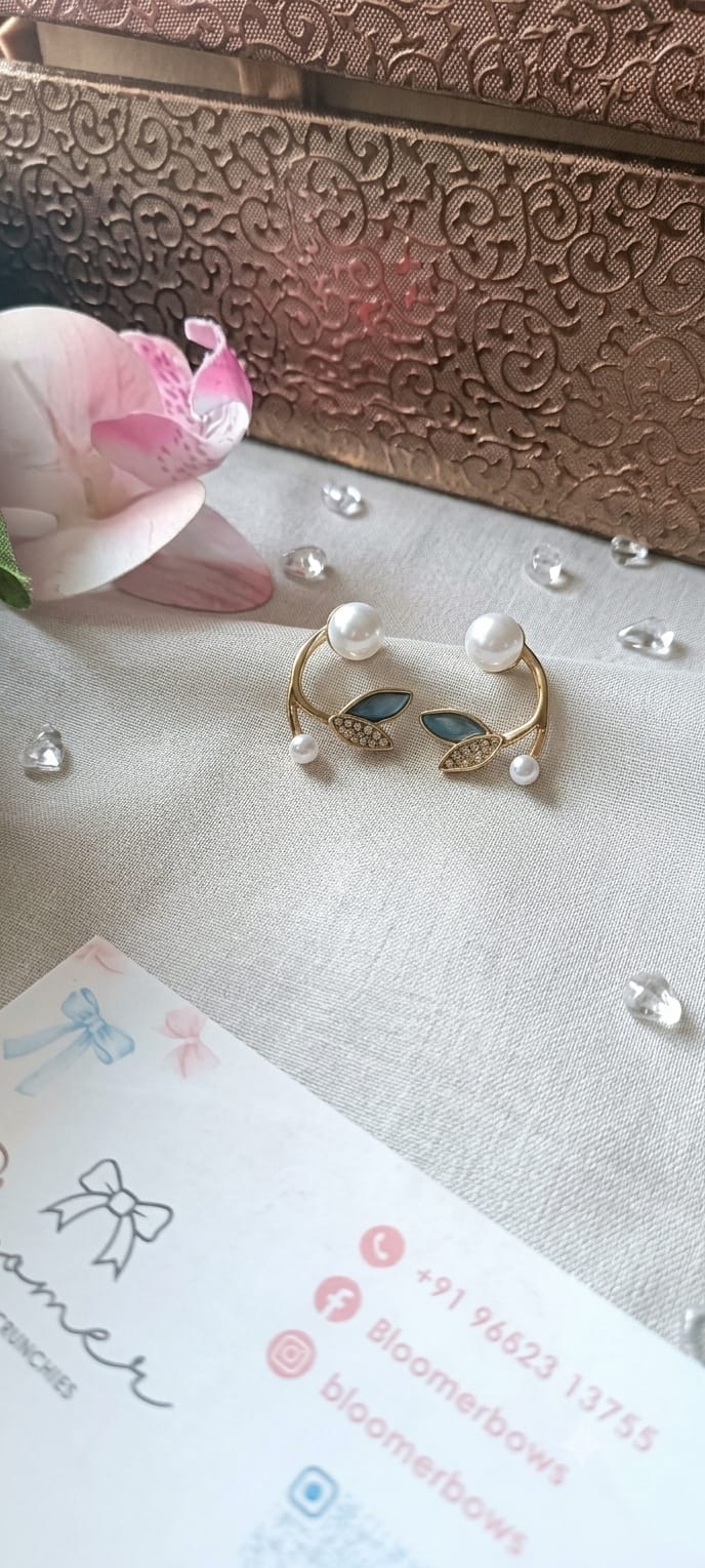 stylish pearl with leaf earrings