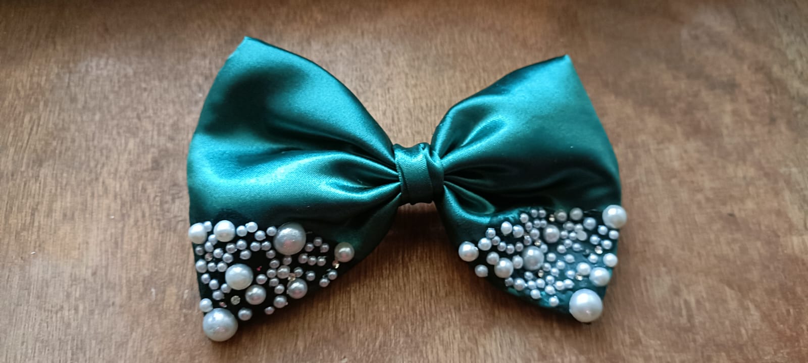 Green pearl bow
