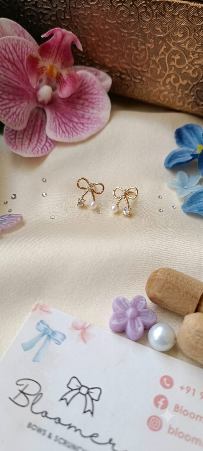 Cute bow earrings