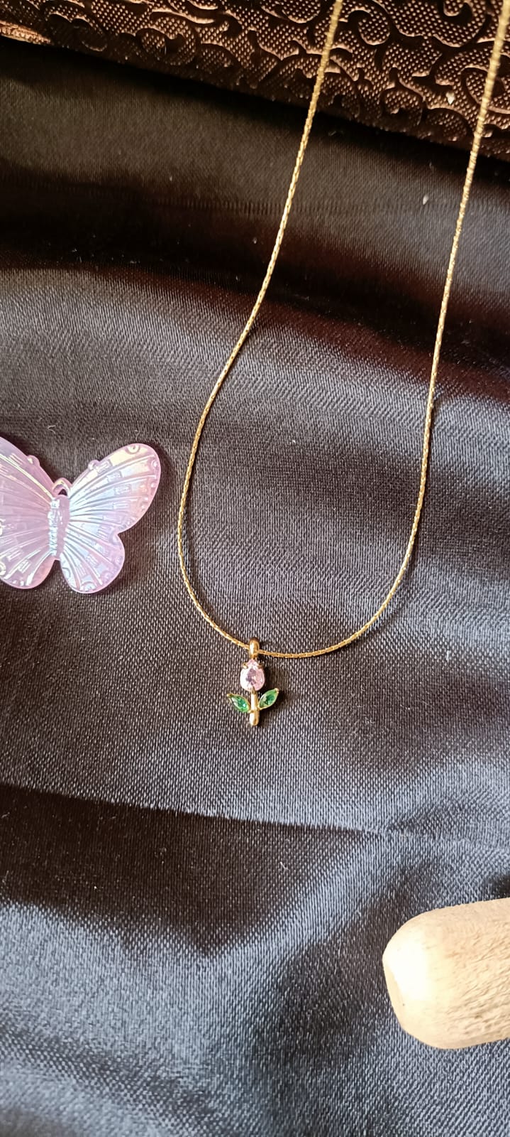 Viral pink tulip neck chain