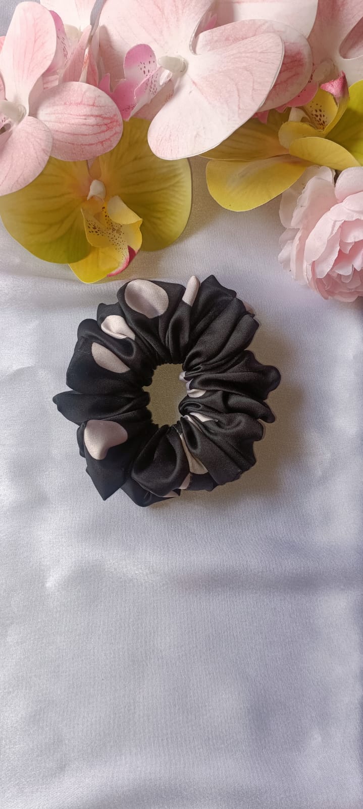 Black big polka dots scrunchy