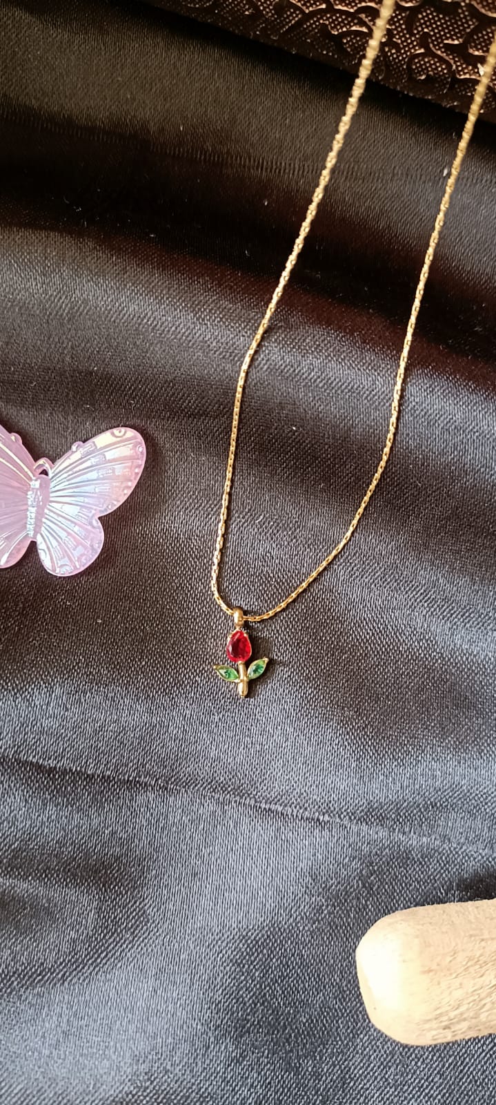Viral tulip red neck chain